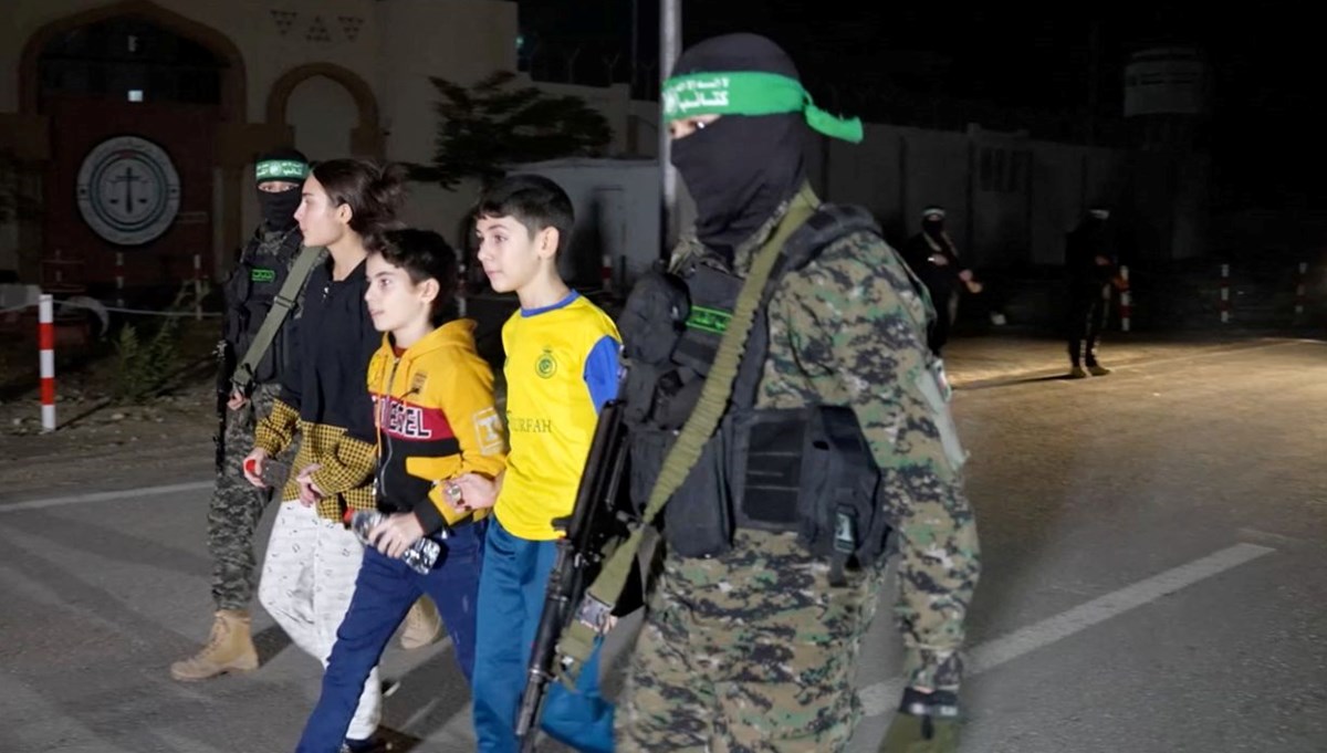 Gazze'de ateşkes 2 gün daha uzatıldı: Rehine takasına devam edildi Gazze'de ateşkes 2 gün daha uzatıldı: Rehine takasına devam edildi