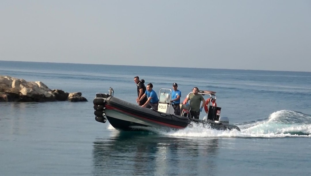 Antalya'da falezlerden düşen kadını deniz polisi kurtardı