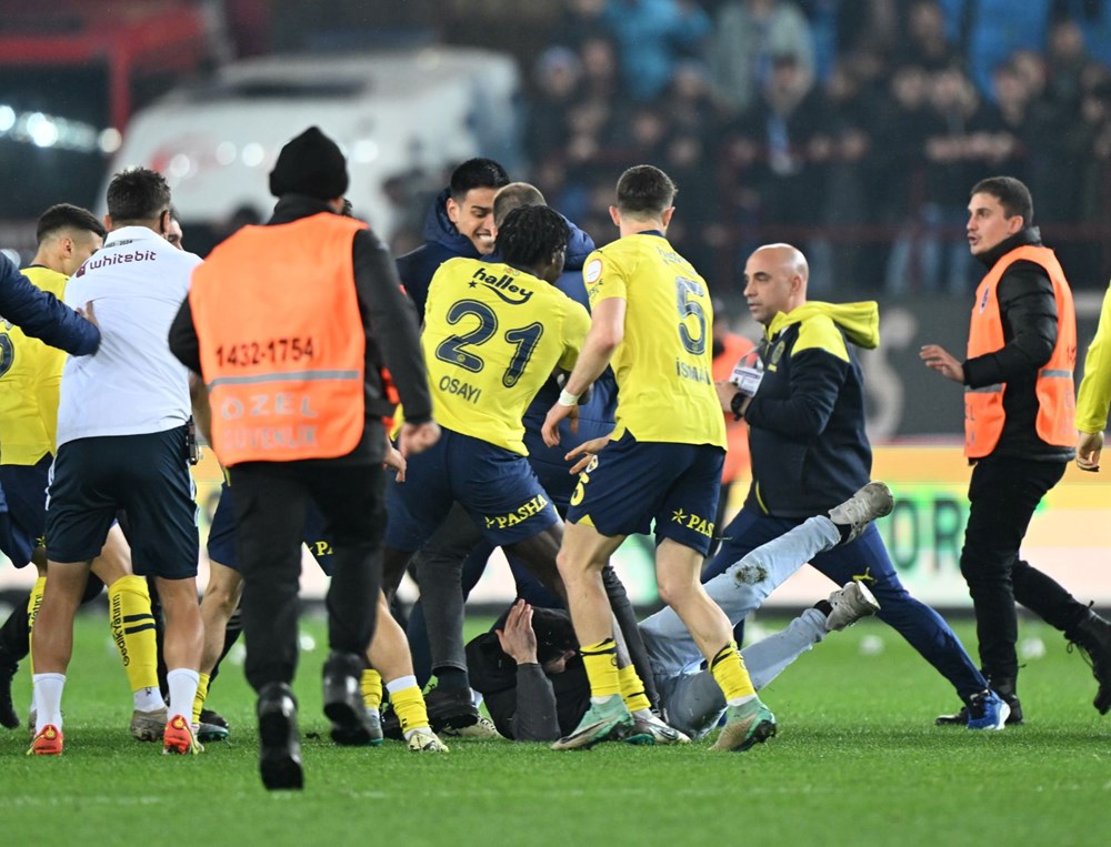 Trabzonspor - Fenerbahçe maçının ardından çıkan olaylar Avrupa basınında - 10