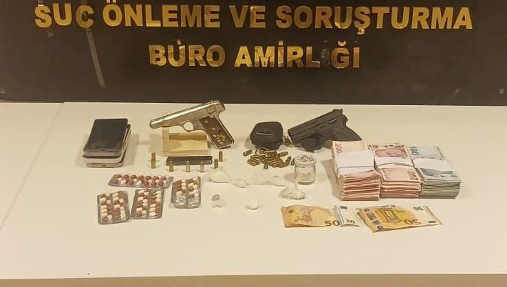 İzmir'de ruhsatsız silah operasyonu
