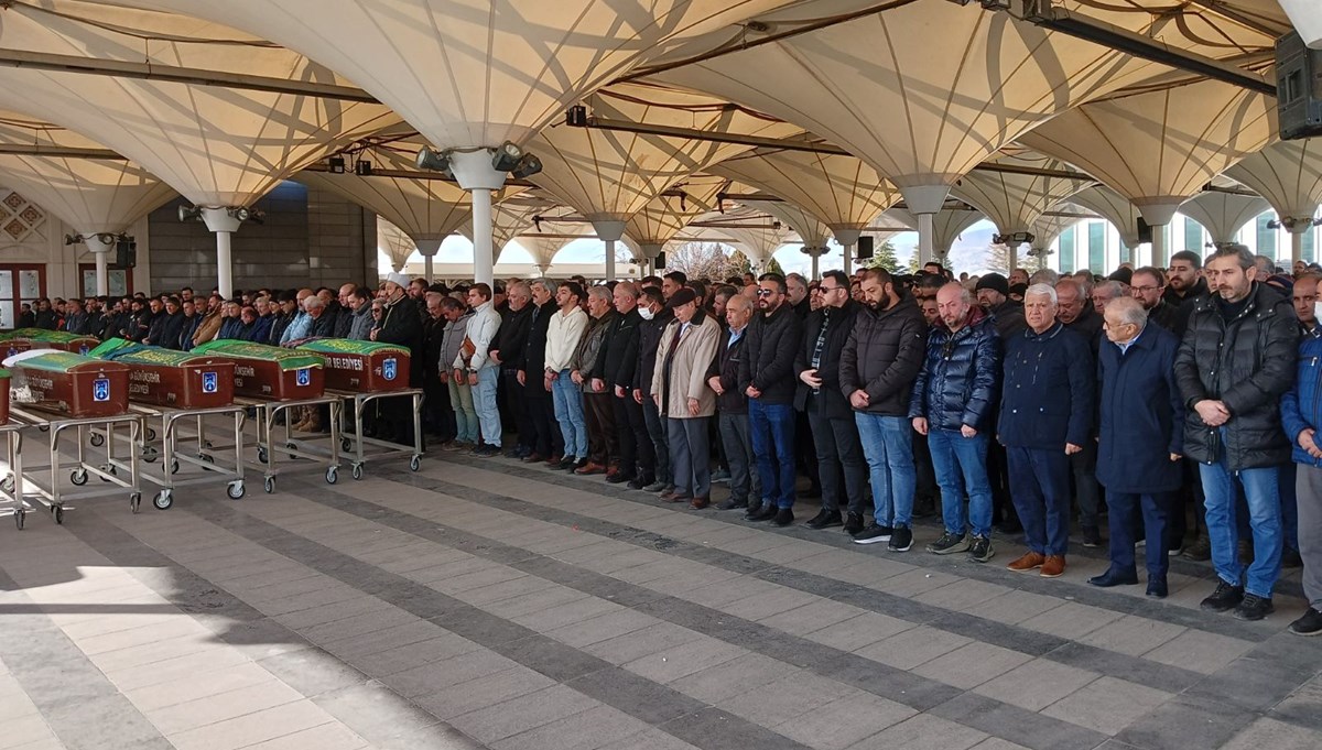 Otomobil çarpması sonucu vefat eden motokurye son yolculuğuna uğurlandı