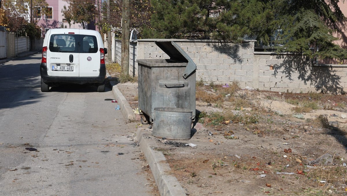 Yeni doğmuş bebeği çöpe atmışlar Yeni doğmuş bebeği çöpe atmışlar