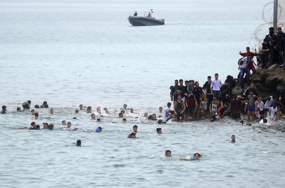 Fas'tan İspanya'ya uzanan göçmen dramı: 6 bini aşkın kişi yüzerek ya da şişme botlarla yolculuk yaptı - 6