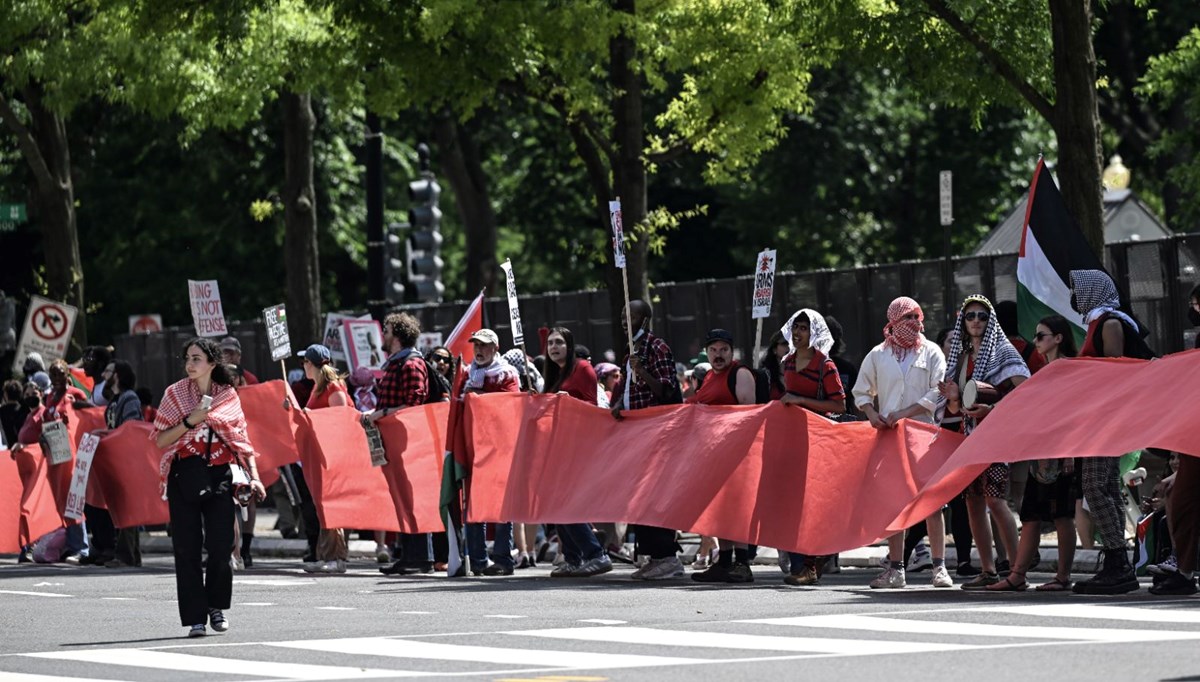 Beyaz Saray önünde Filistin'e destek protestoları: Biden'a Beyaz Saray önünde Filistin'e destek protestoları: Biden'a