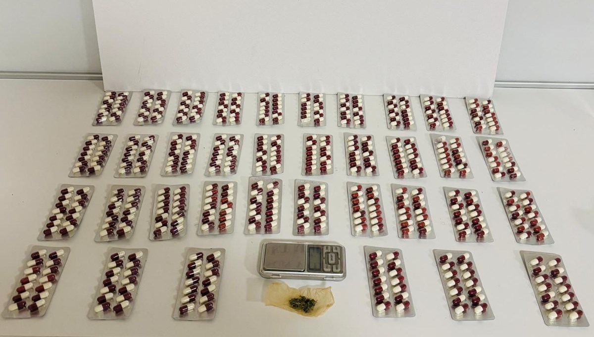 Samsun'da 504 adet sentetik ecza ele geçirildi: 1 gözaltı Samsun'da 504 adet sentetik ecza ele geçirildi: 1 gözaltı