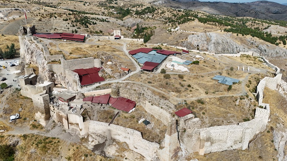 Harput Kalesi'nde bin yıllık sanayi sitesi keşfedildi - 1