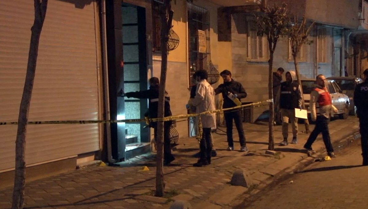 Zeytinburnu'nda silahlı kavga: 4 yaralı Zeytinburnu'nda silahlı kavga: 4 yaralı