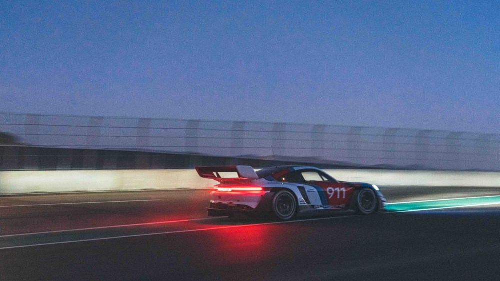 Porsche, 911 GT3 R Rennsport'u tanıttı: 77 adet üretilecek - 12