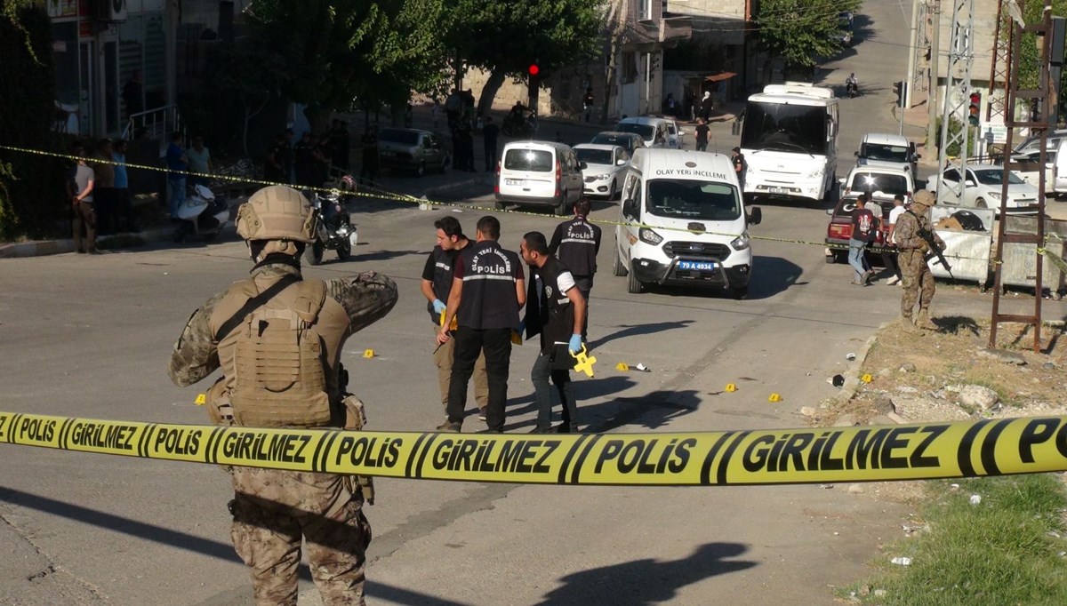 Kilis'te husumetliler arasında silahlı kavga: 1'i ağır, 3 yaralı Kilis'te husumetliler arasında silahlı kavga: 1'i ağır, 3 yaralı