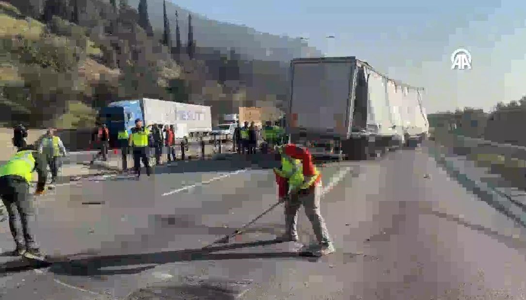 Kocaeli'de kaza: Ankara yönü kapandı