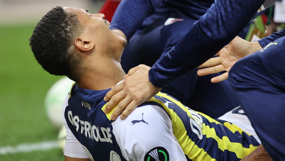 Fenerbahçe'de sakatlık: Oosterwolde sahadan sedyeyle çıktı Fenerbahçe'de sakatlık: Oosterwolde sahadan sedyeyle çıktı