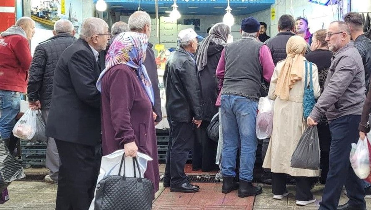 Tezgaha akın ettiler, yoğun talep var: Fiyatları düştü Tezgaha akın ettiler, yoğun talep var: Fiyatları düştü