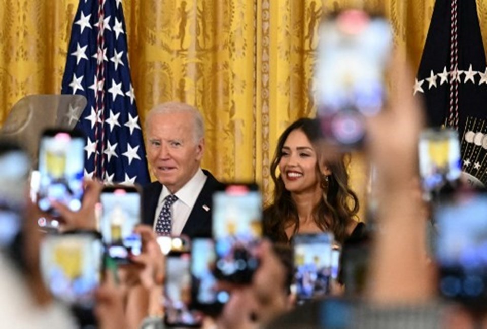 Biden Jessica Alba'dan iş istedi! - 1