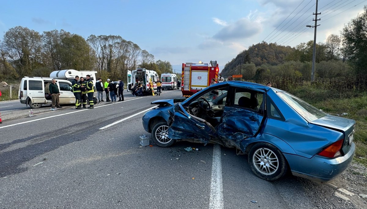 Bartın'da otomobille hafif ticari araç çarpıştı: 7 yaralı