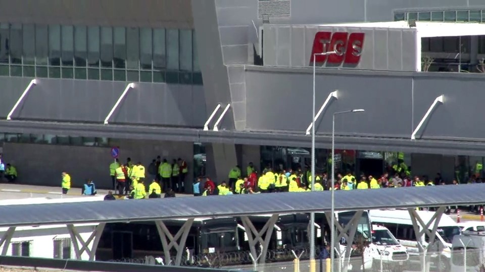 Avrupa'dan tahliye: İki uçak İstanbul Havalimanı'na indi - 3