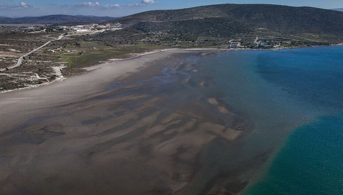 Didim ve Çeşme'de deniz yaklaşık 300 metre çekildi Didim ve Çeşme'de deniz yaklaşık 300 metre çekildi