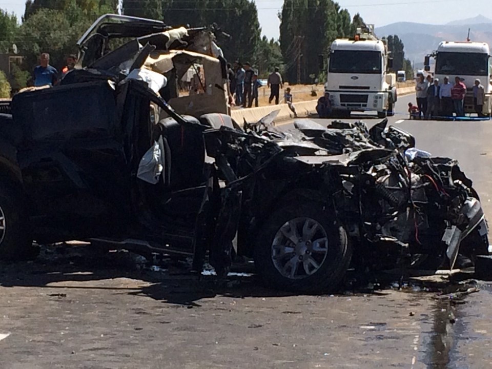 Özel harekat polislerini taşıyan araç kaza yaptı: 2 şehit - 1
