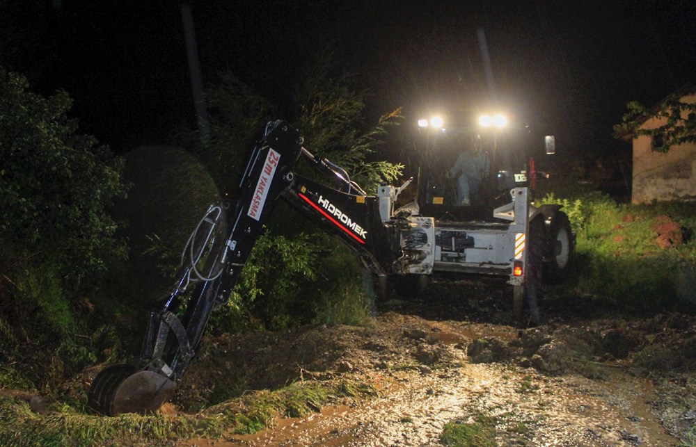 Sağanak yağış birçok ilde hayatı felç etti: Cadde ve sokaklar göle döndü, hastaneyi su bastı - 12