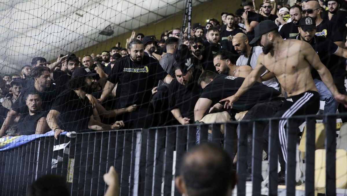 Maribor-Fenerbahçe maçında kavga çıktı, karşılaşmaya ara verildi Maribor-Fenerbahçe maçında kavga çıktı, karşılaşmaya ara verildi