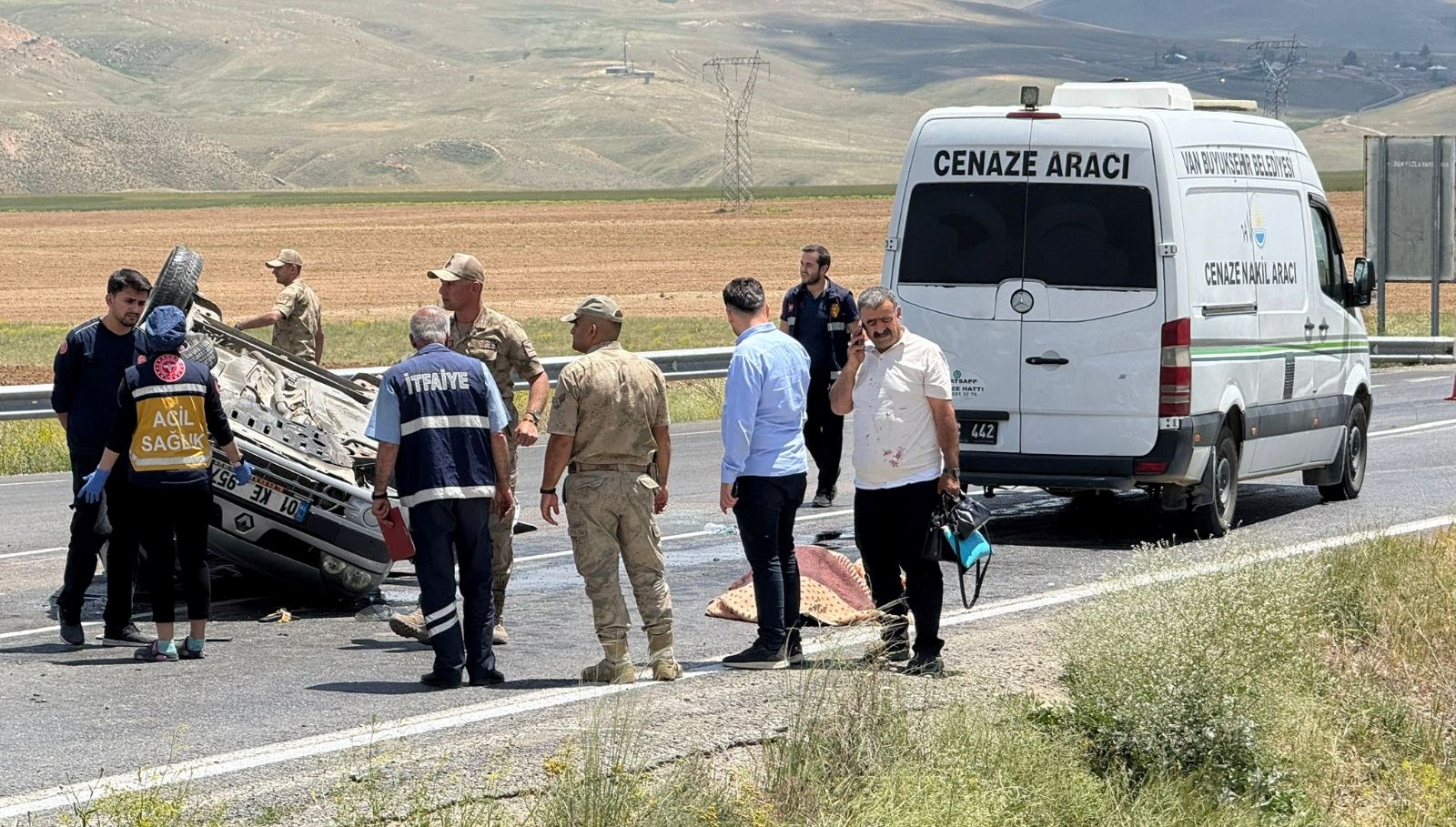 Mezuniyet için hazırlananlara acı veren kaza: Bir hayat kaybı, dört yaralı