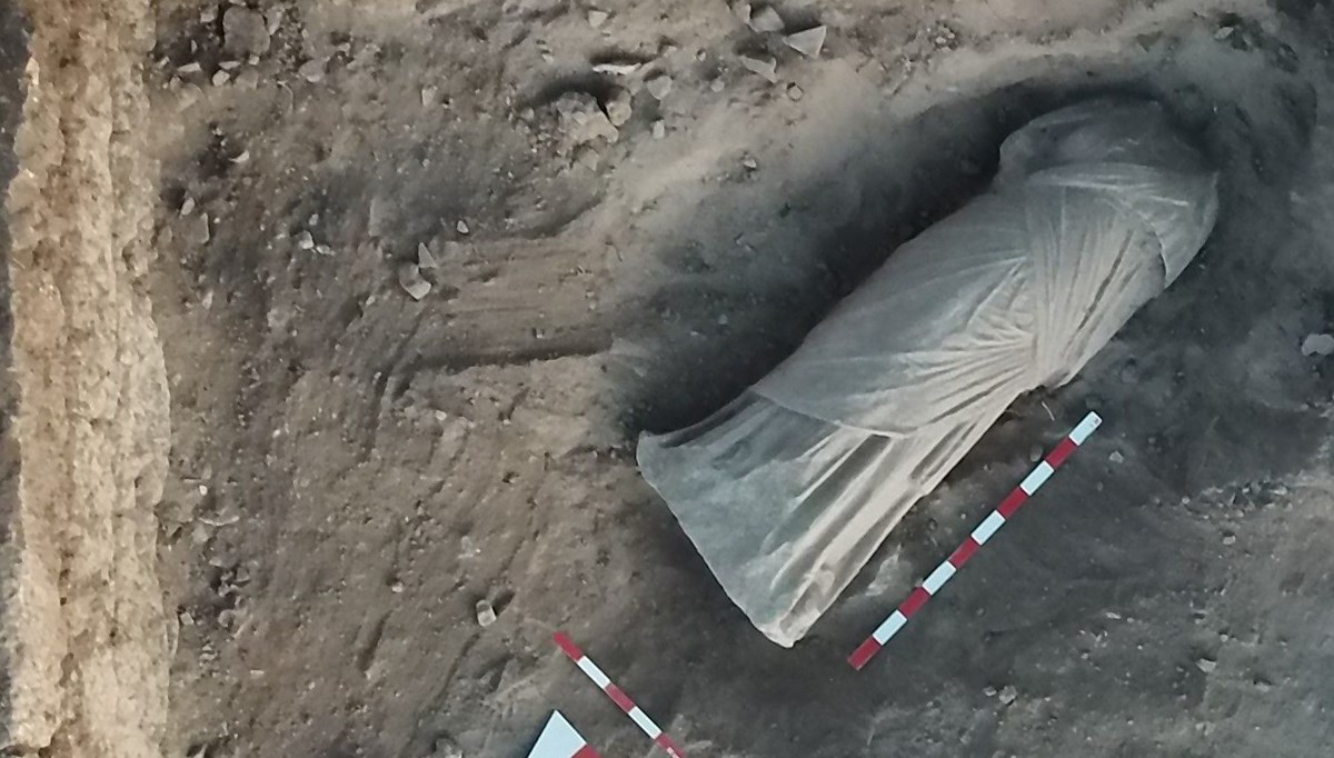 Uşak'ta Roma dönemine ait kadın heykeli bulundu Uşak'ta Roma dönemine ait kadın heykeli bulundu