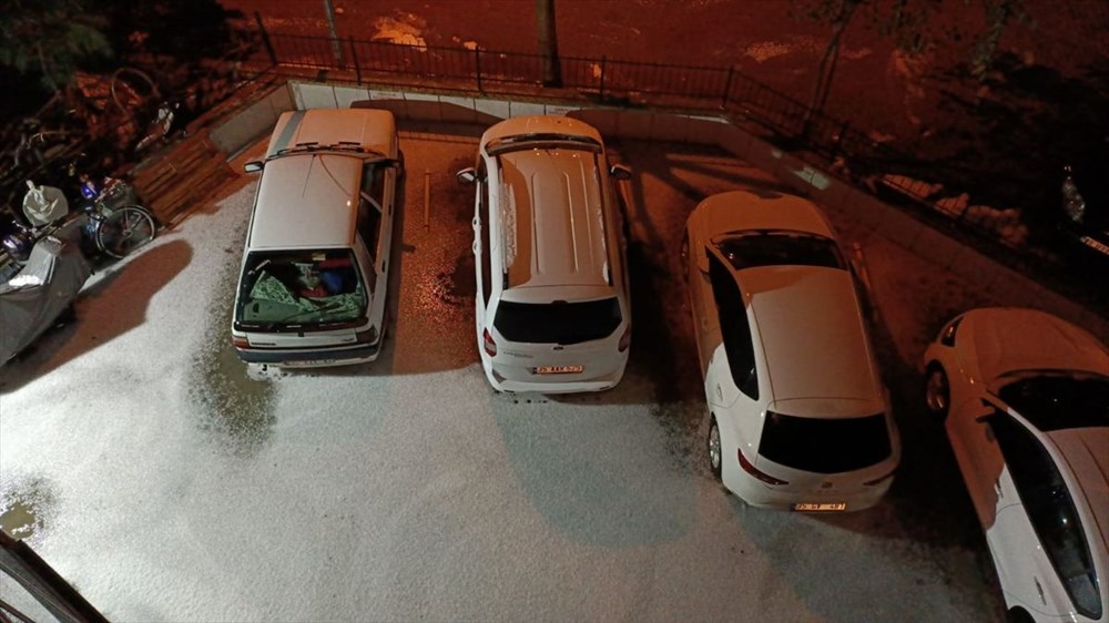 İzmir'de dolu etkili oldu - 2