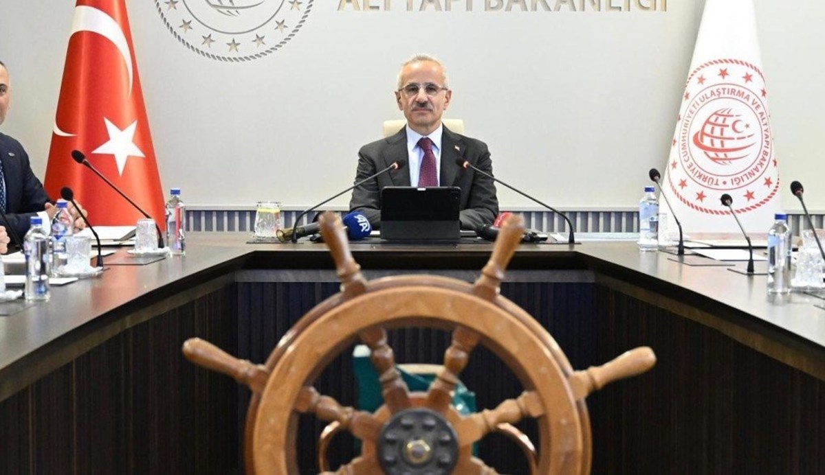 Ulaştırma ve Altyapı Bakanı Abdulkadir Uraloğlu Ulaştırma ve Altyapı Bakanı Abdulkadir Uraloğlu