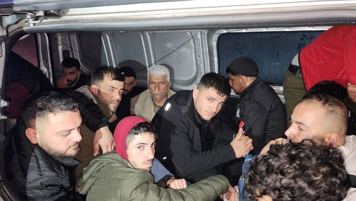 Tekirdağ'da 21 kaçak göçmen yakalandı Tekirdağ'da 21 kaçak göçmen yakalandı