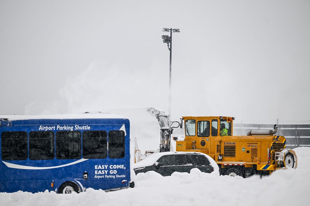 ABD'de hayat durdu: Kar fırtınası hava ve kara trafiğini felç etti - 13
