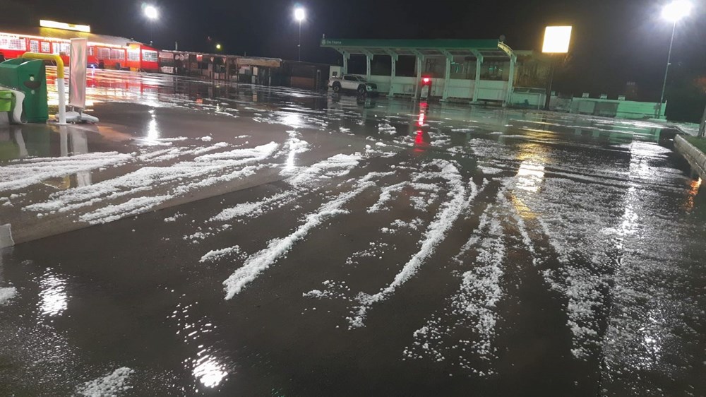 Antalya'da dolu yağışı etkili oldu: Araçlar akaryakıt istasyonlarına sağındı - 2