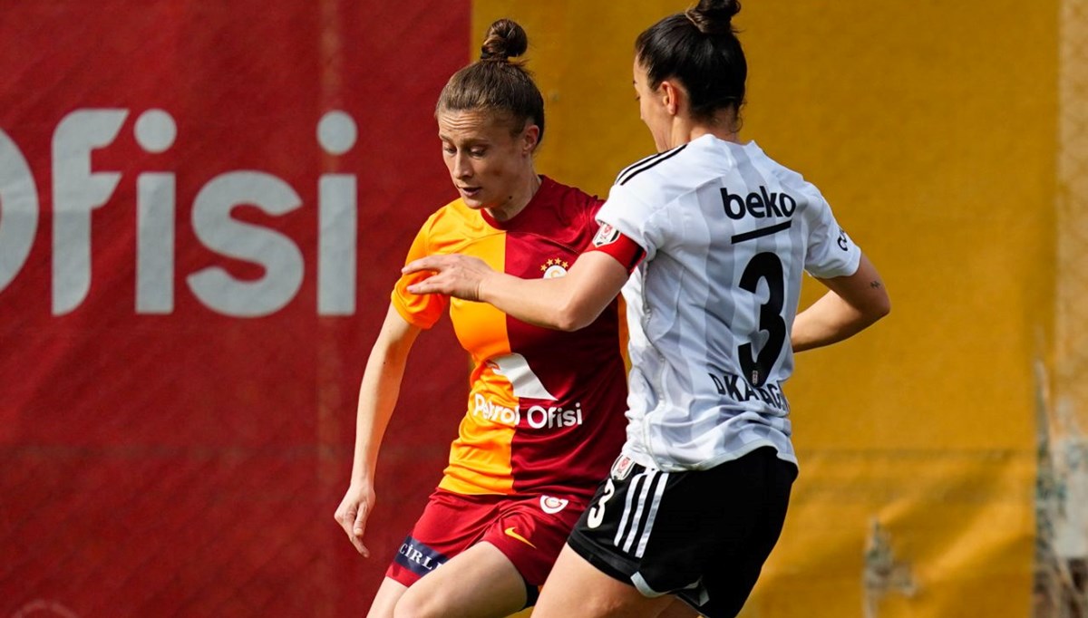 Kadın Futbol Süper Ligi'nde Galatasaray derbiyi kazanarak liderliğe yükseldi Kadın Futbol Süper Ligi'nde Galatasaray derbiyi kazanarak liderliğe yükseldi