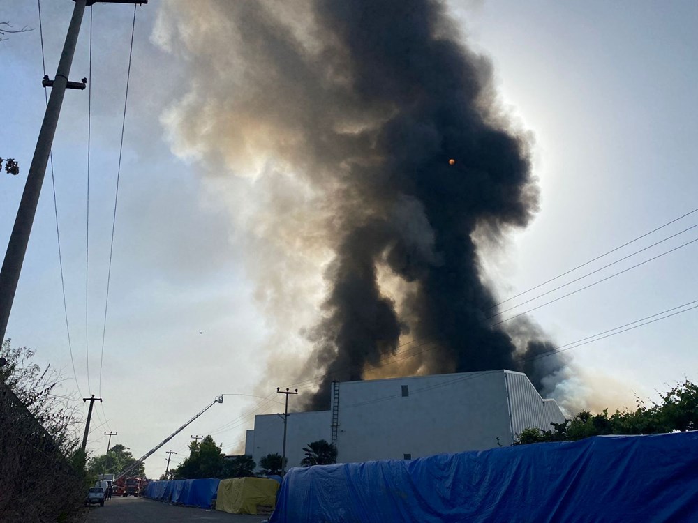 Samsun’da elyaf fabrikasında yangın: Alevler yandaki
fabrikaya da sıçradı - 2