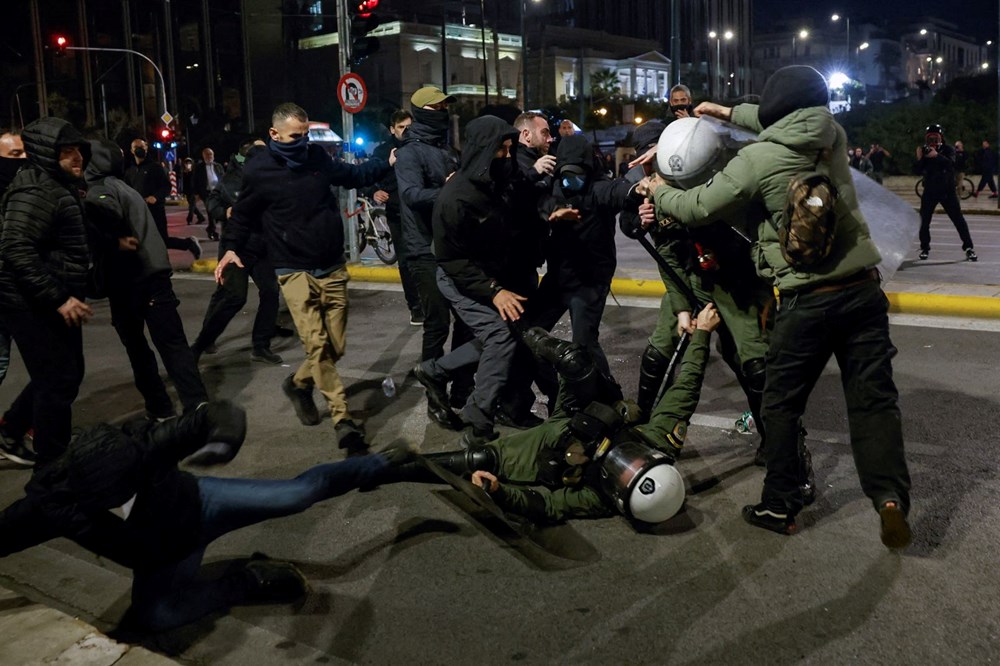 Yunanistan'da tren kazası sonrası tansiyon yüksek: Polis ve göstericiler arasında çatışma - 6