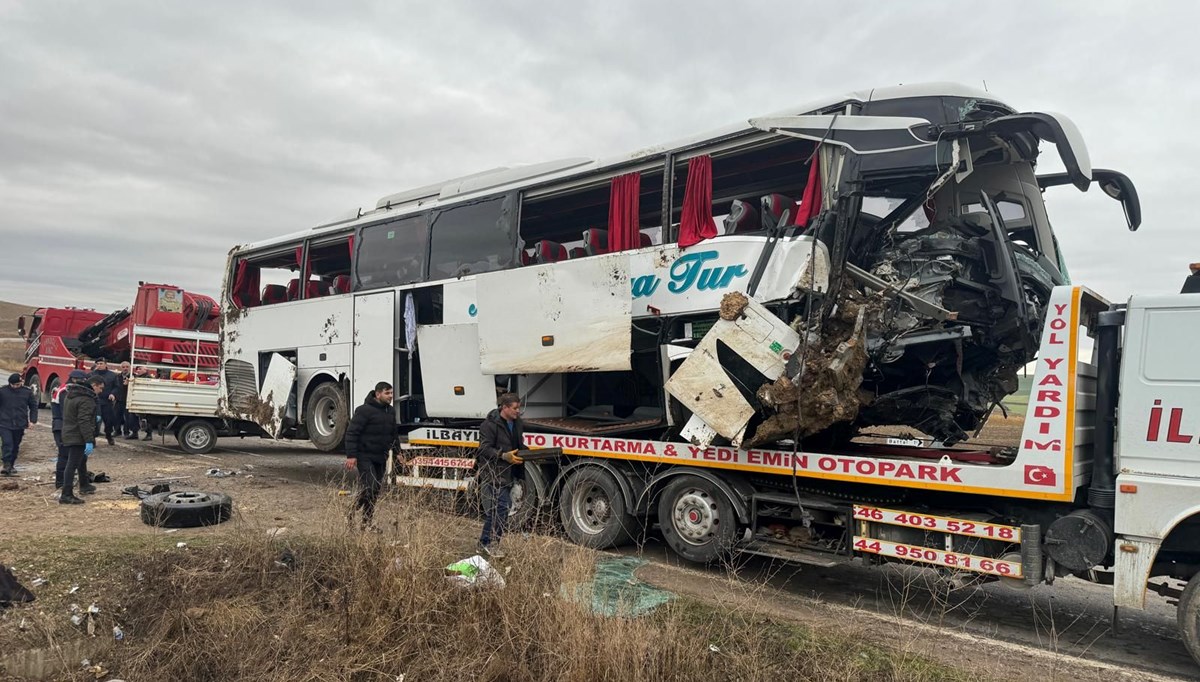 Yozgat'ta yolcu otobüsünün devrilmesi sonucu 19 kişi yaralandı