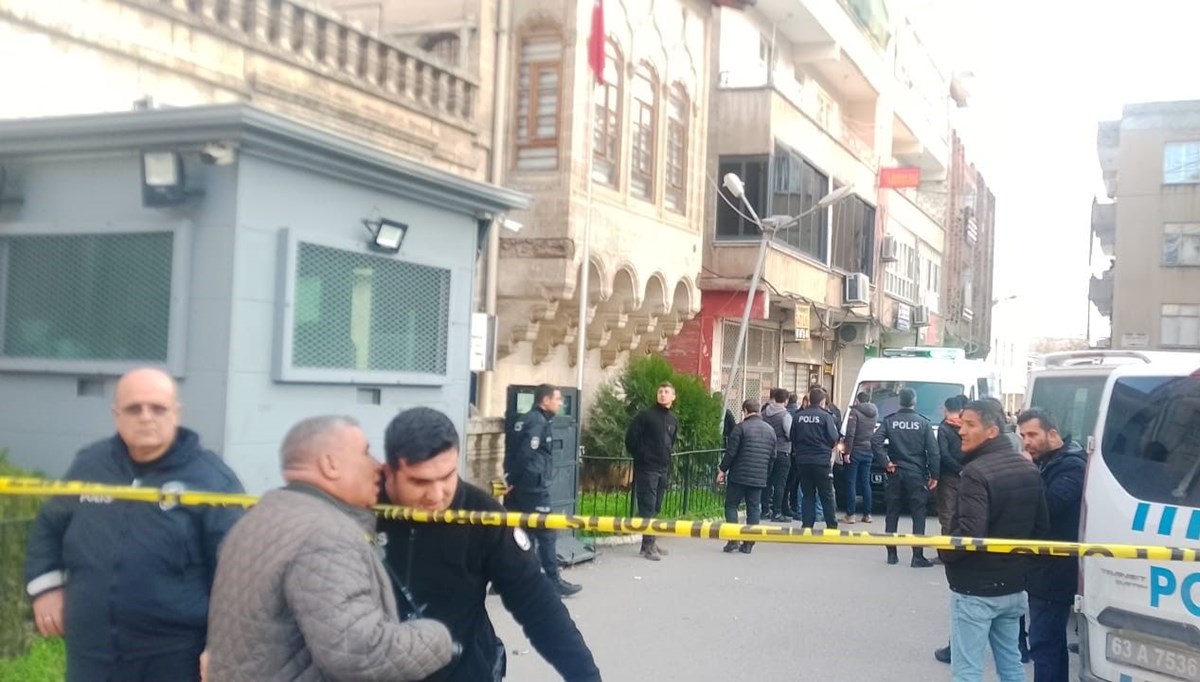 Boşanma aşamasında olduğu eşini öldürdükten sonra kendini vurdu Boşanma aşamasında olduğu eşini öldürdükten sonra kendini vurdu