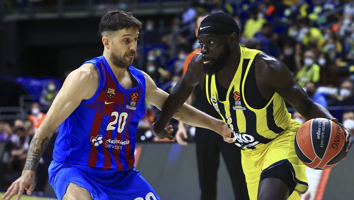 SON DAKİKA: Euroleague: Fenerbahçe Beko sahasında Barcelona'ya 74-76 kaybetti