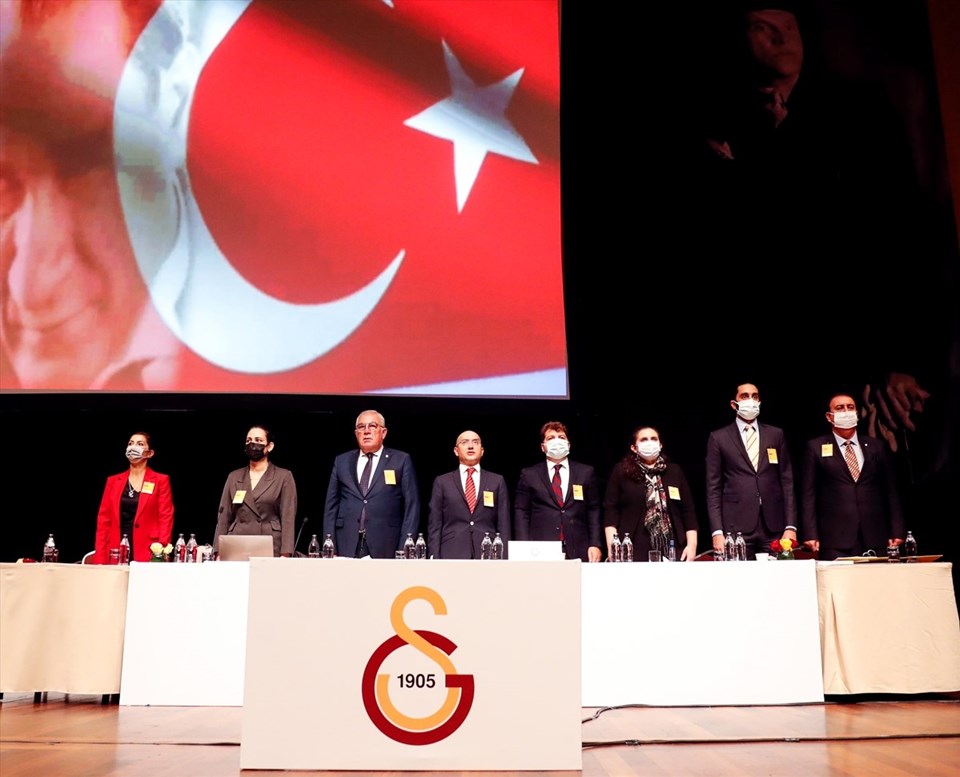 Galatasaray'da genel kuruldan yönetime tam yetki - 1
