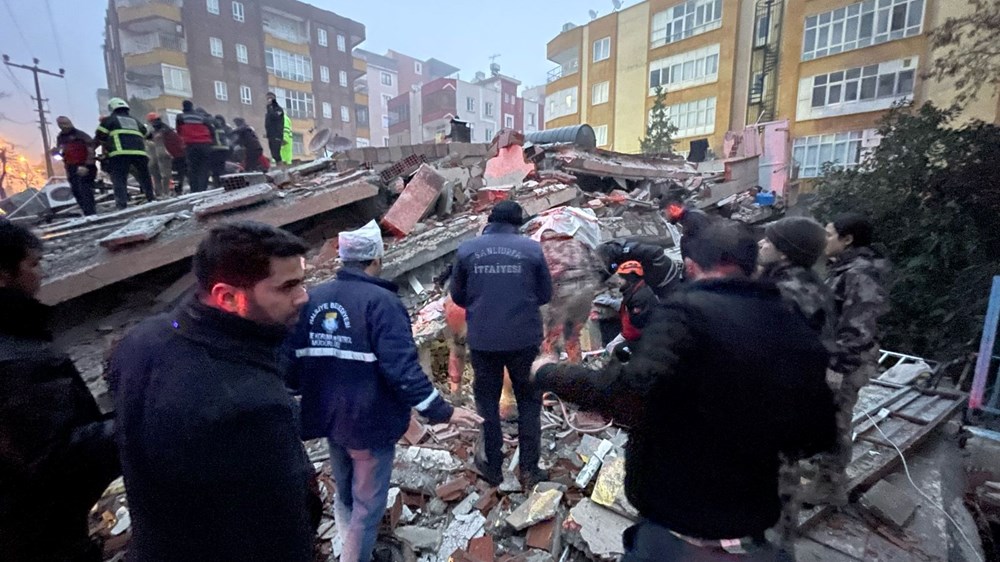Türkiye yasta... Depremin vurduğu 10 ilden çarpıcı fotoğraflar!