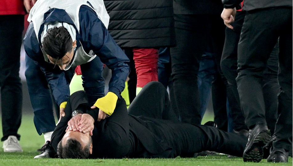 Fenerbahçe'den Okan Buruk açıklaması: Kendisini 'kurşun yemiş' refleksi ile yere attı