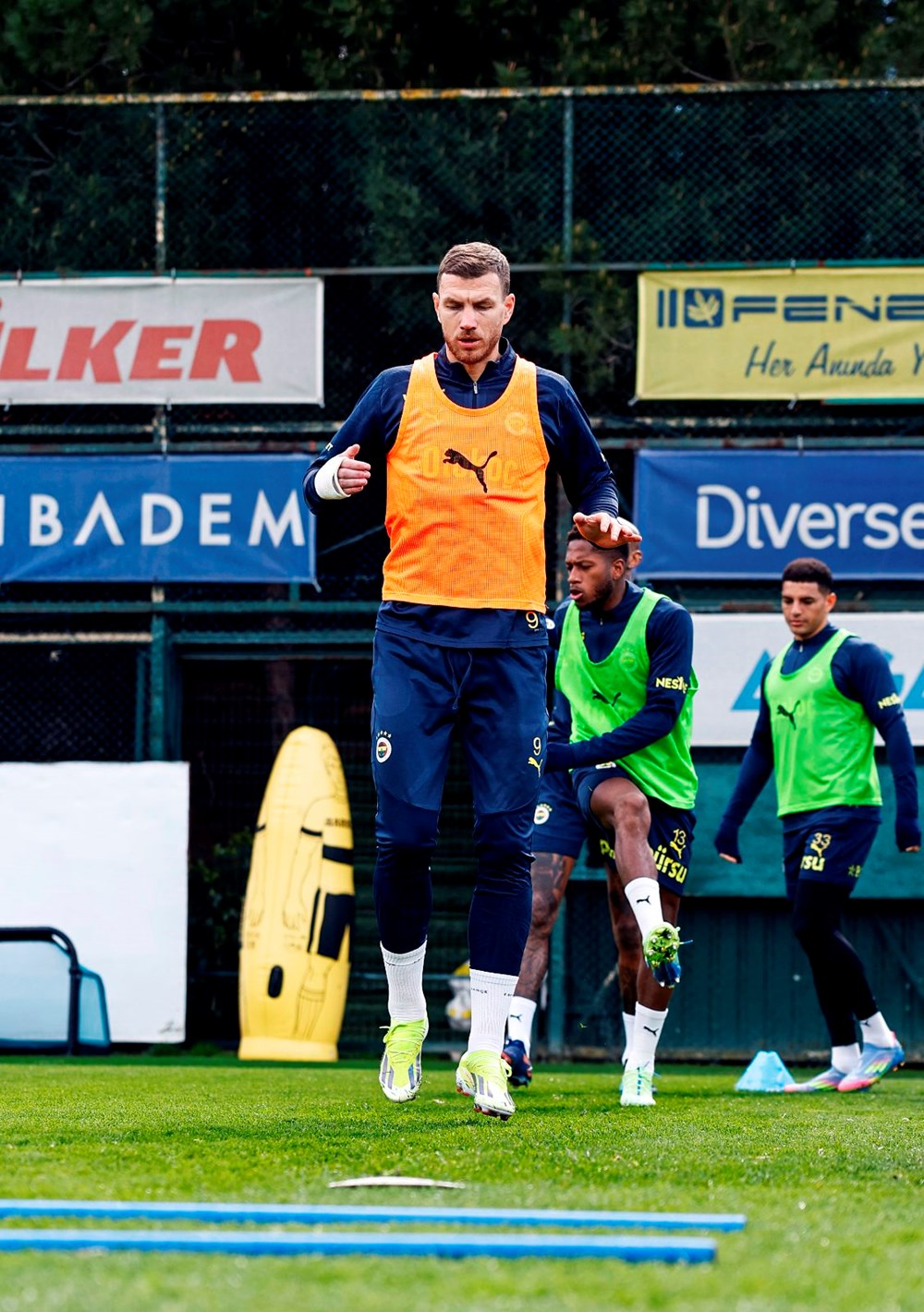 Aziz Yıldırım'ın kızı Yaz, Fenerbahçe idmanında 79