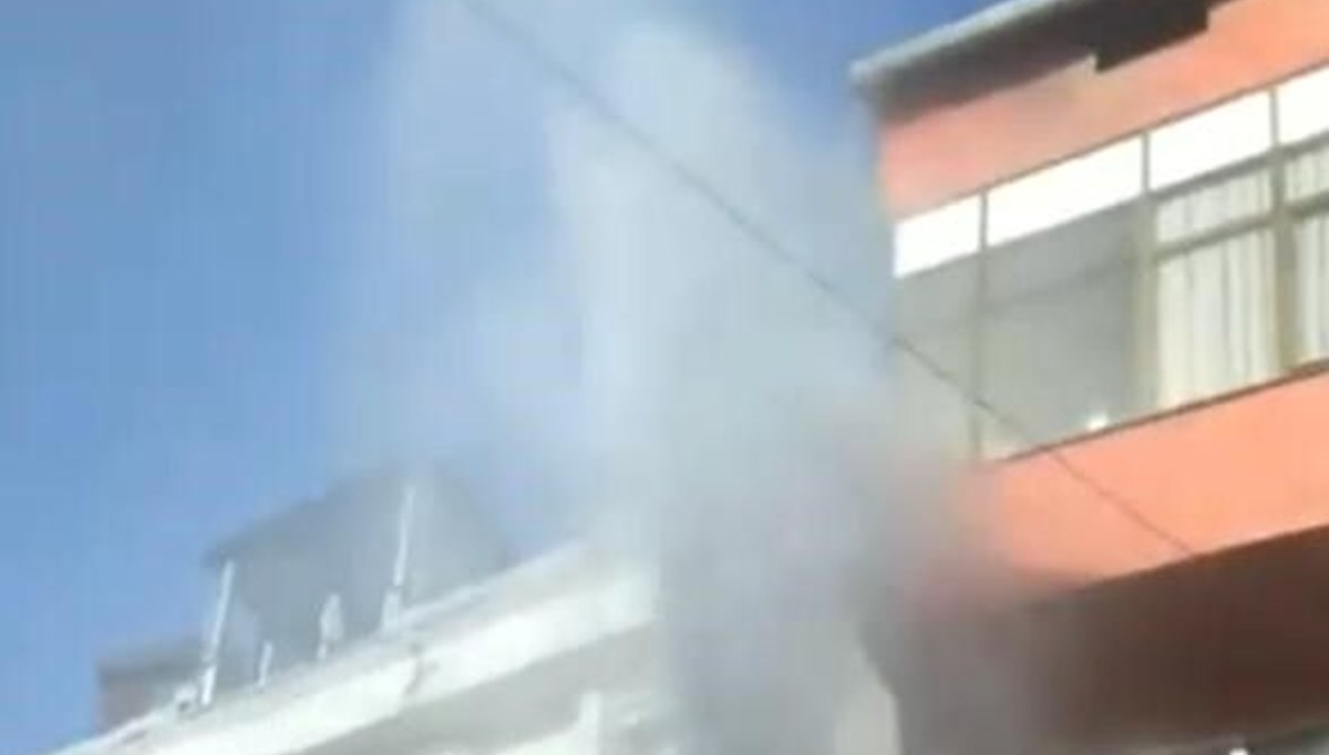 Kağıthane'de patlayan su borusu korkuttu Kağıthane'de patlayan su borusu korkuttu