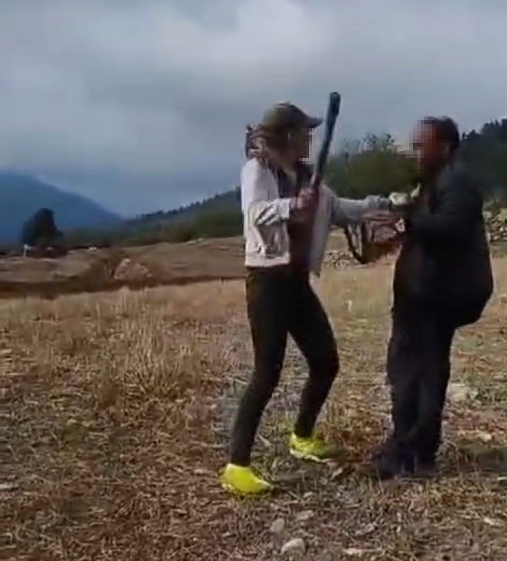 Engelli çobana sopalı işkence: Biri dövdü, diğeri kayda aldı - 2