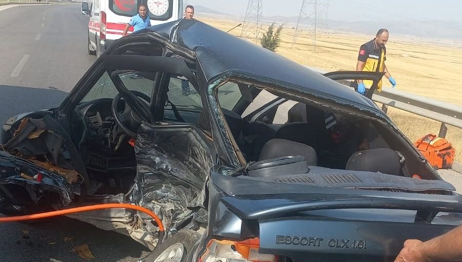 Gaziantep'te iki otomobil çarpıştı
