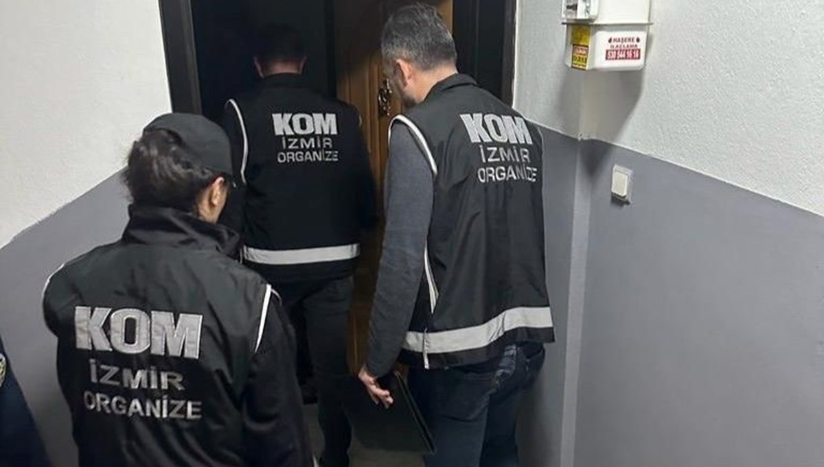 İzmir'de FETÖ şüphelilerine yönelik operasyon: 14 gözaltı