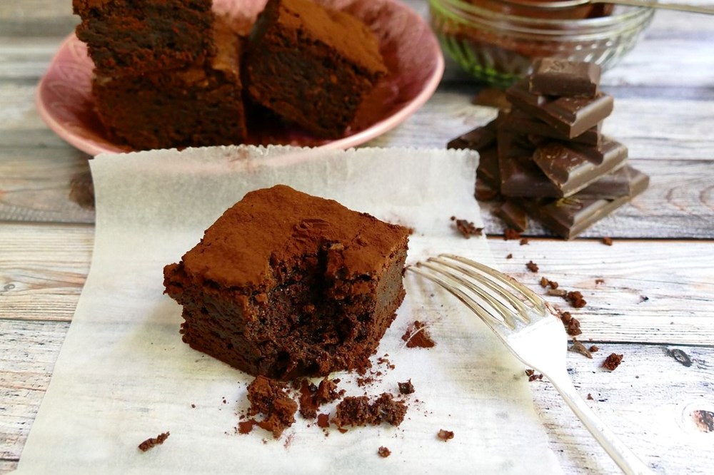 Çikolatalı tatlıların kraliçesi olarak biliniyor: 3 malzemeli browni tarifi - 5