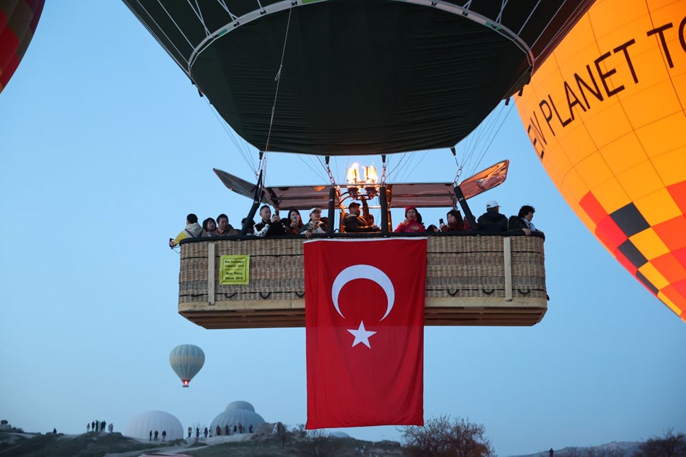 Kapadokya'da balonlar 23 Nisan için Türk bayraklarıyla havalandı 72