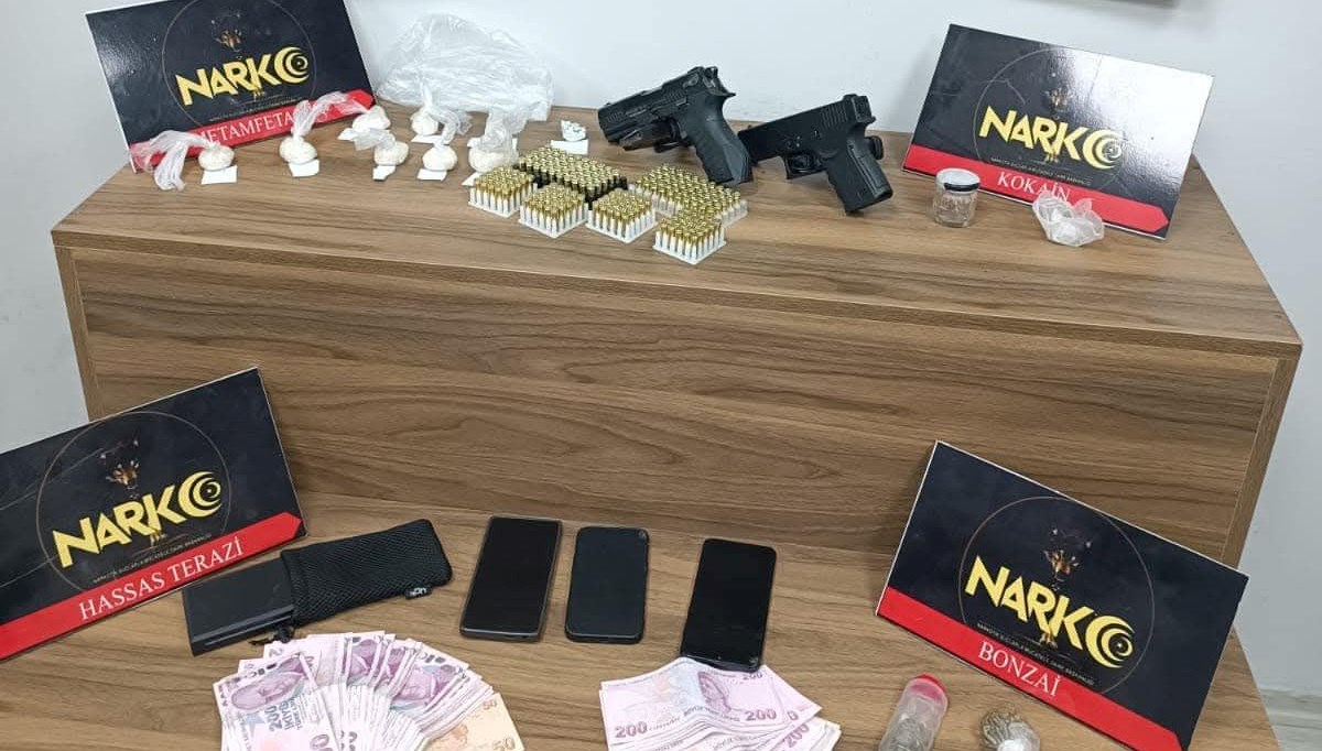 Bursa'da uyuşturucu operasyonu: 3 gözaltı Bursa'da uyuşturucu operasyonu: 3 gözaltı