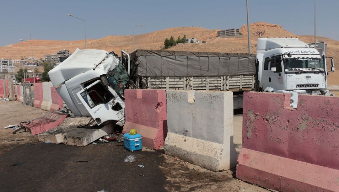 Çarpışan TIR'ların şoförleri kardeş çıktı: Ağabey kurtarılamadı