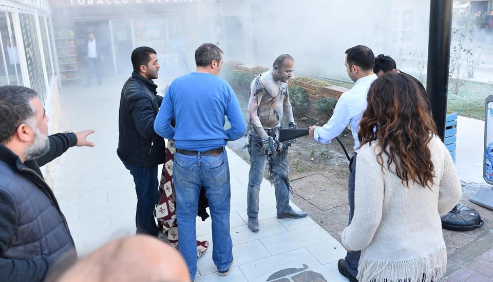 Antalya'da işten çıkarıldığını öne süren bir kişi kendini yaktı - 1