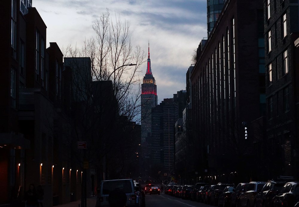 Empire State binası depremzedeler için kırmızı beyaz renklerle ışıklandırıldı - 8